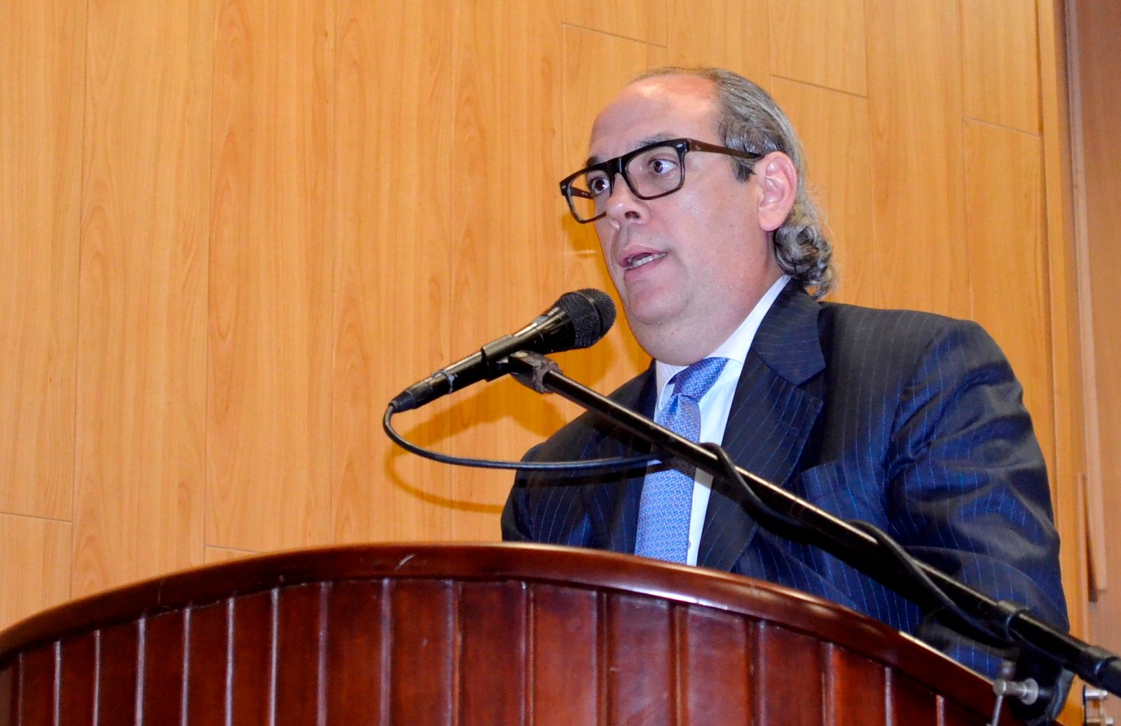 Dr. Eduardo Jorge prats dicta conferencia Justicia Constitucional en el Estado Social y democrático de Derecho